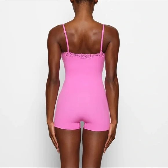 NWT SKIMS FITS EVERYBODY LACE ONESIE - Picture 4 of 4